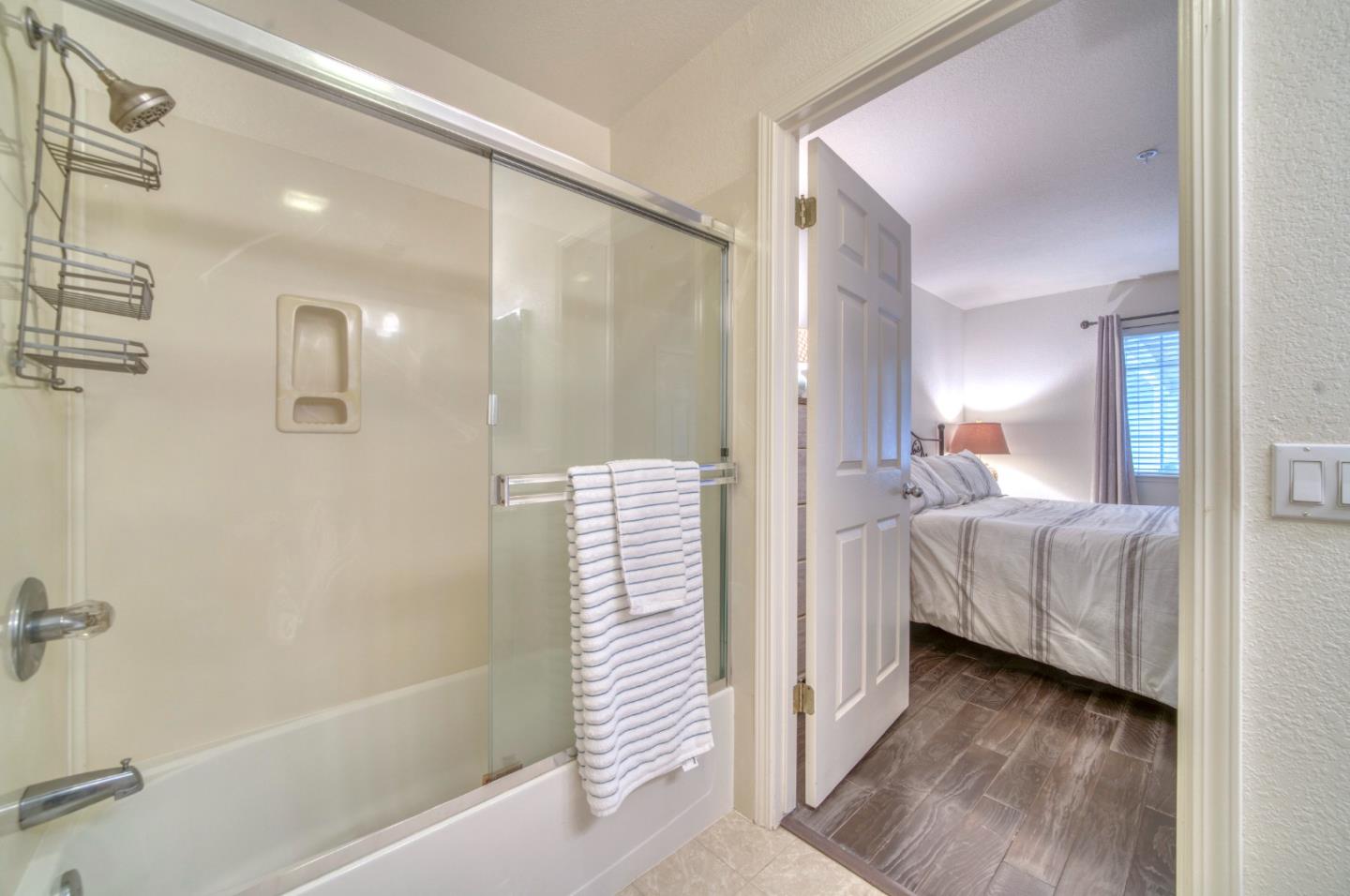 Detail Gallery Image 22 of 38 For 121 Skyline Dr, San Ramon,  CA 94583 - 2 Beds | 2 Baths