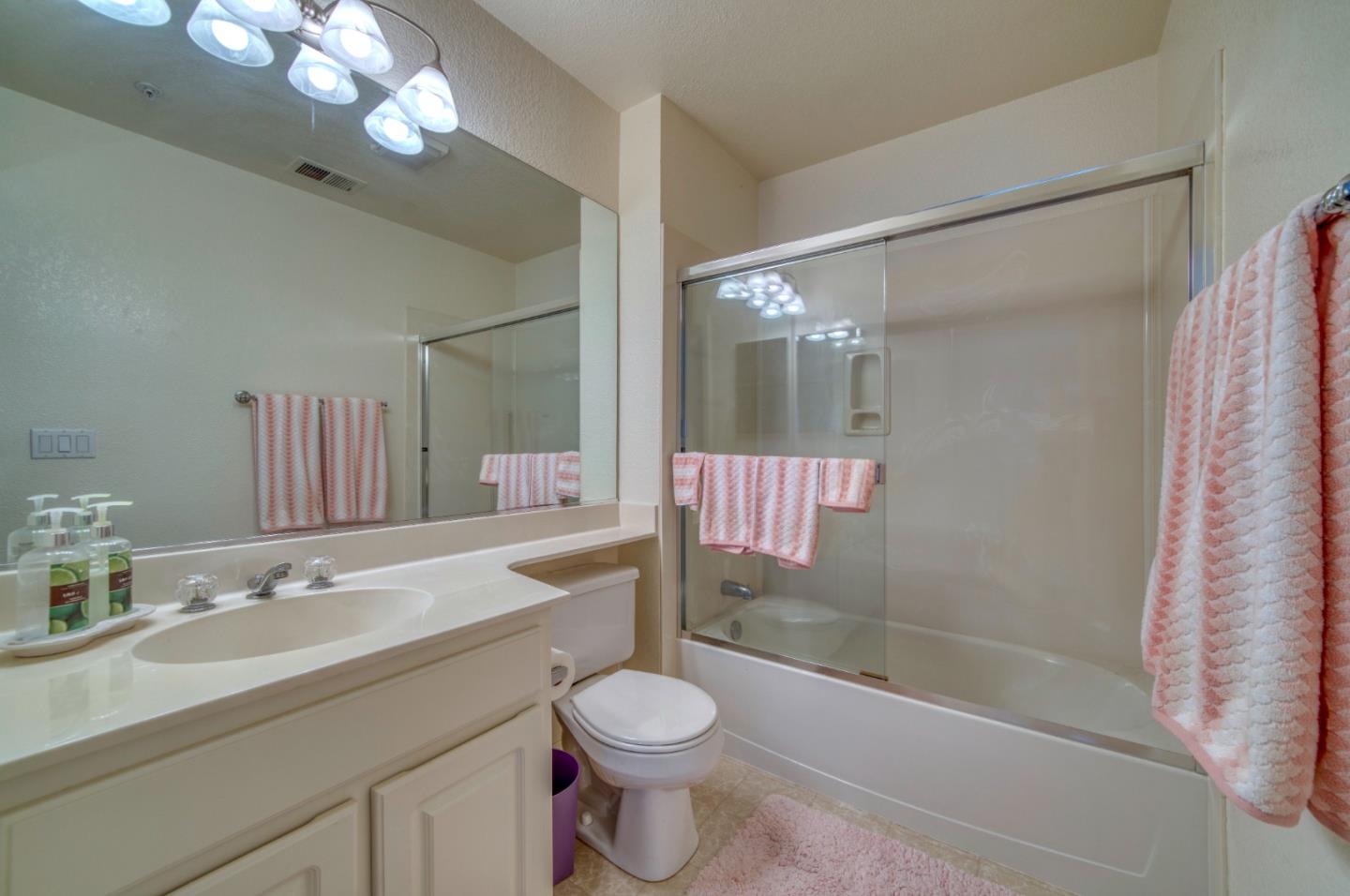 Detail Gallery Image 23 of 38 For 121 Skyline Dr, San Ramon,  CA 94583 - 2 Beds | 2 Baths