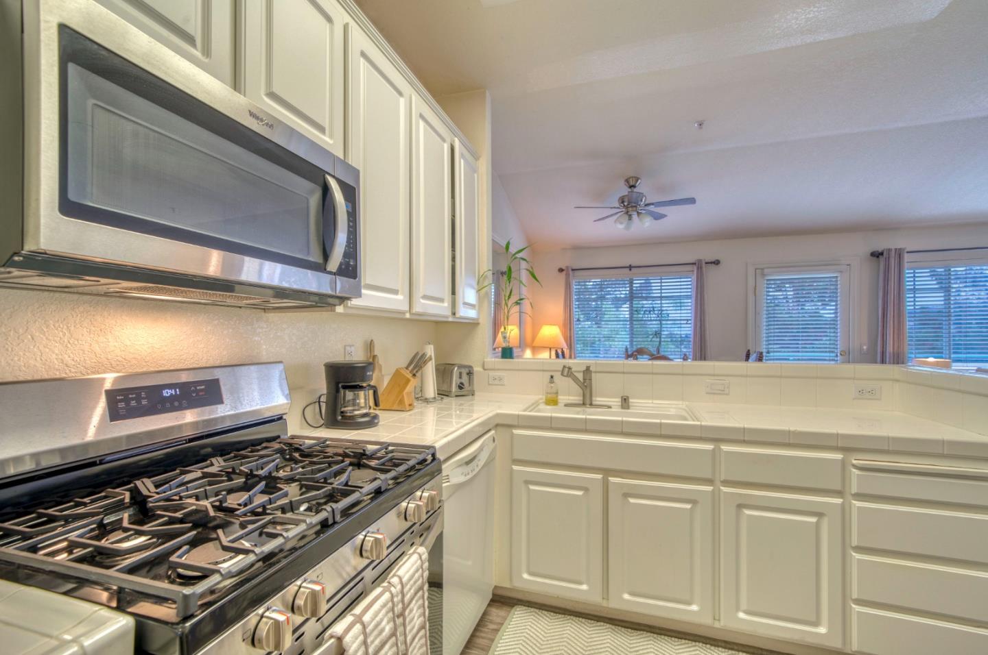 Detail Gallery Image 7 of 38 For 121 Skyline Dr, San Ramon,  CA 94583 - 2 Beds | 2 Baths