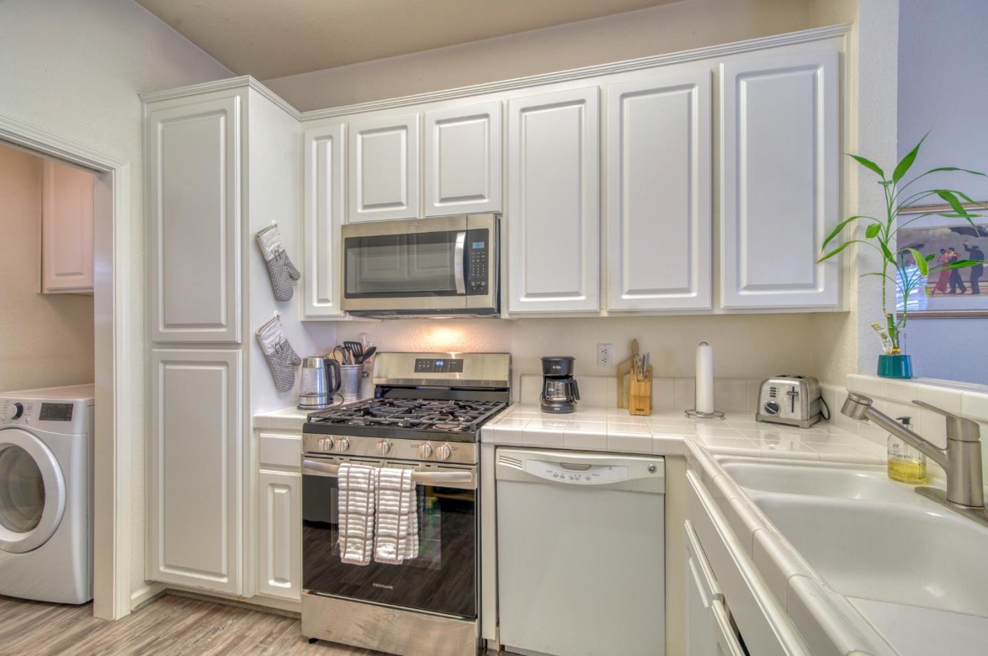 Detail Gallery Image 8 of 38 For 121 Skyline Dr, San Ramon,  CA 94583 - 2 Beds | 2 Baths