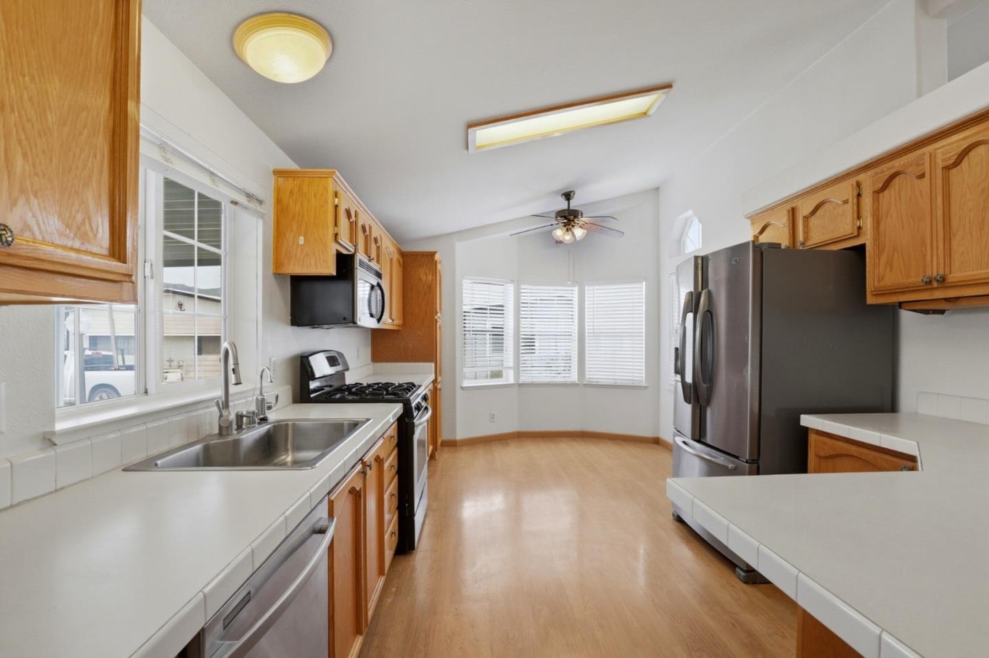 Detail Gallery Image 11 of 29 For 275 Burnett Ave #135,  Morgan Hill,  CA 95037 - 3 Beds | 2 Baths