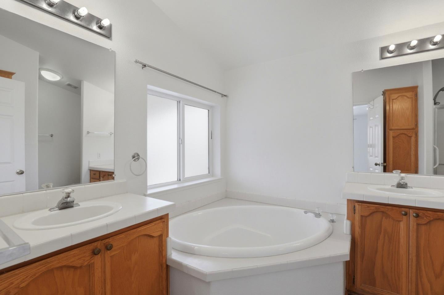 Detail Gallery Image 19 of 29 For 275 Burnett Ave #135,  Morgan Hill,  CA 95037 - 3 Beds | 2 Baths