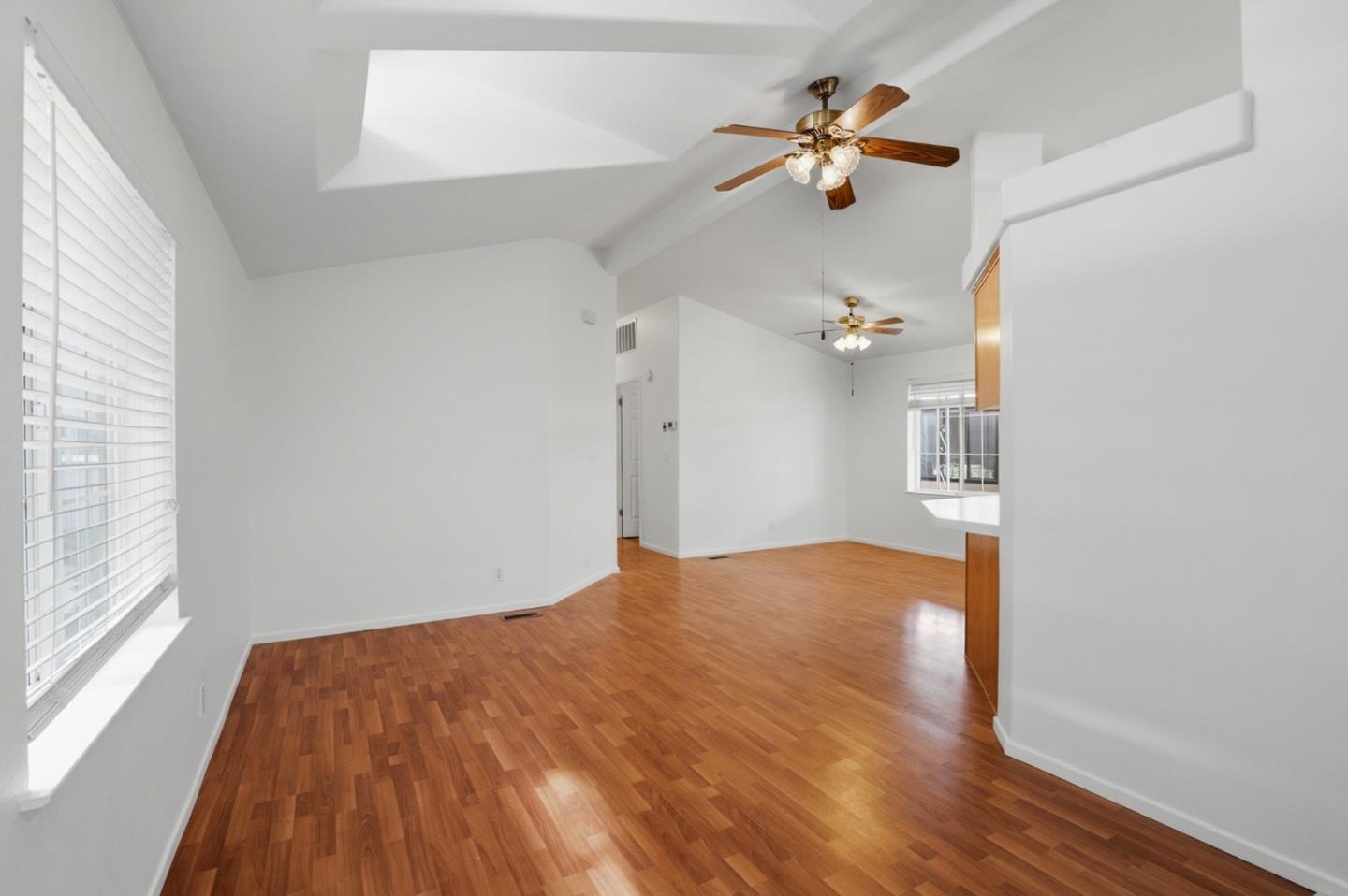 Detail Gallery Image 6 of 29 For 275 Burnett Ave #135,  Morgan Hill,  CA 95037 - 3 Beds | 2 Baths