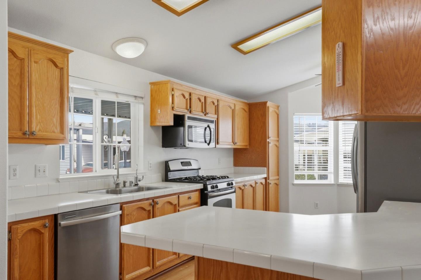 Detail Gallery Image 9 of 29 For 275 Burnett Ave #135,  Morgan Hill,  CA 95037 - 3 Beds | 2 Baths