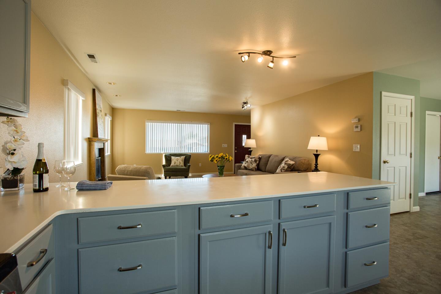 Detail Gallery Image 11 of 38 For 1336 Luxton St, Seaside,  CA 93955 - 3 Beds | 2/1 Baths