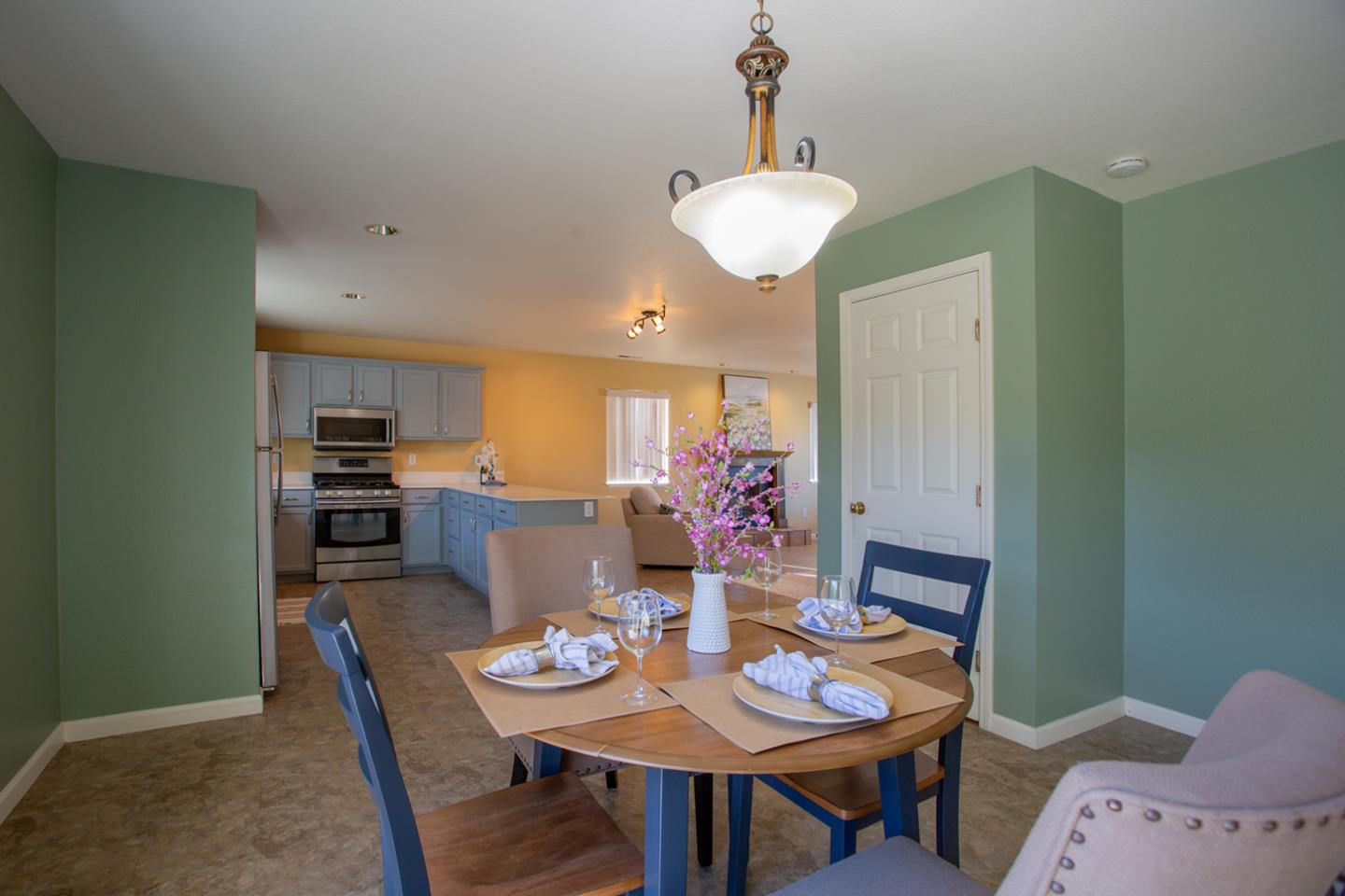 Detail Gallery Image 16 of 38 For 1336 Luxton St, Seaside,  CA 93955 - 3 Beds | 2/1 Baths