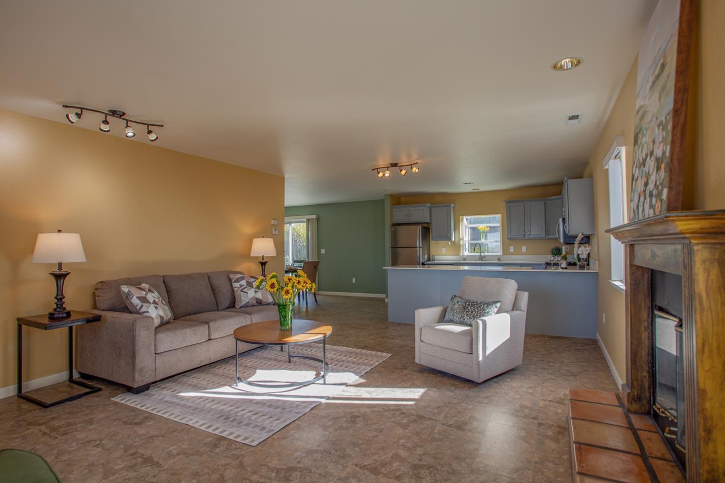 Detail Gallery Image 5 of 38 For 1336 Luxton St, Seaside,  CA 93955 - 3 Beds | 2/1 Baths