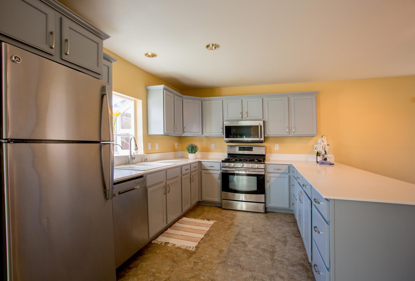 Detail Gallery Image 9 of 38 For 1336 Luxton St, Seaside,  CA 93955 - 3 Beds | 2/1 Baths