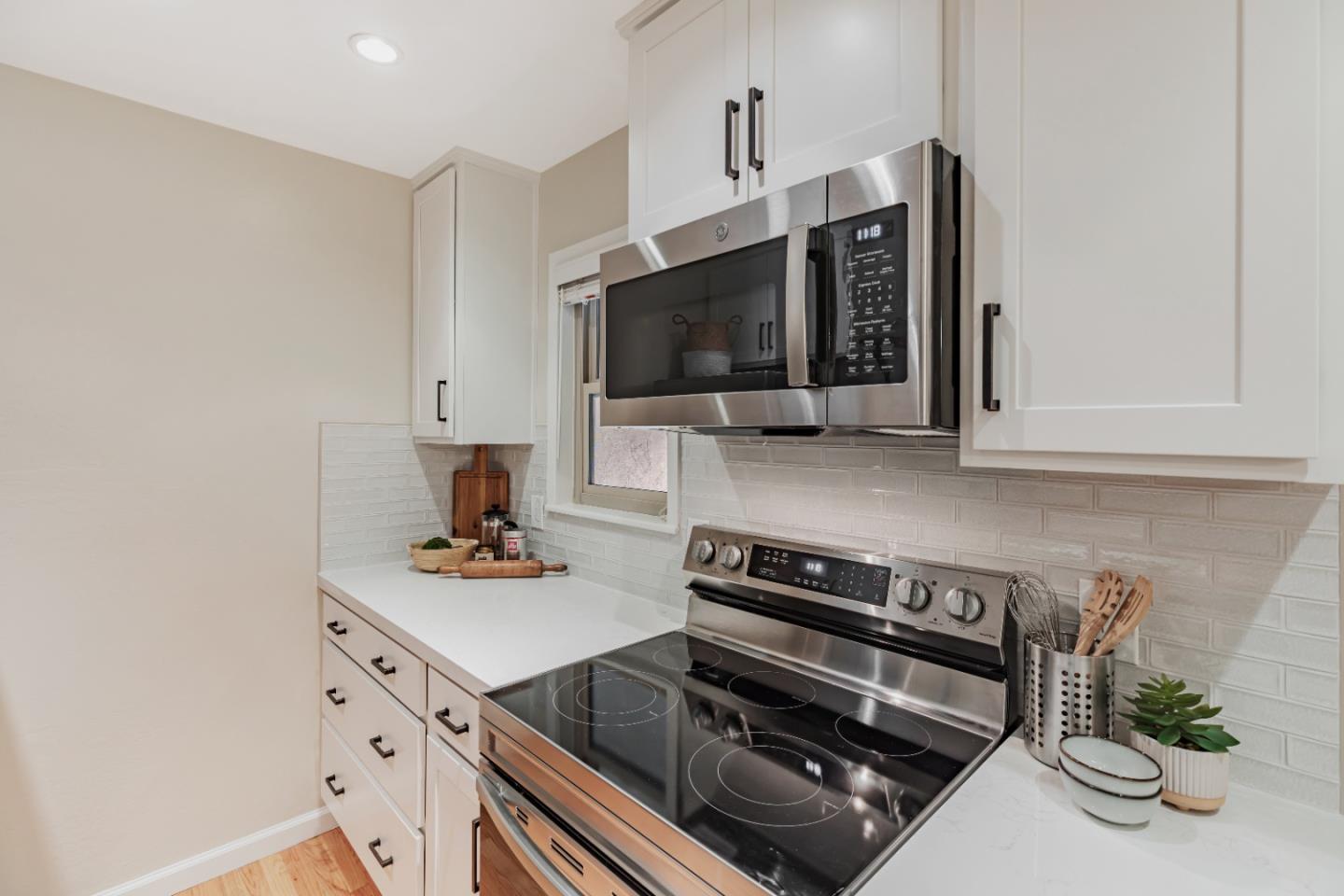 Detail Gallery Image 12 of 32 For 1210 Golden Oaks Ln, Monterey,  CA 93940 - 2 Beds | 2 Baths