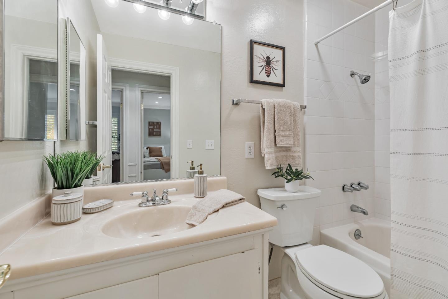 Detail Gallery Image 18 of 32 For 1210 Golden Oaks Ln, Monterey,  CA 93940 - 2 Beds | 2 Baths