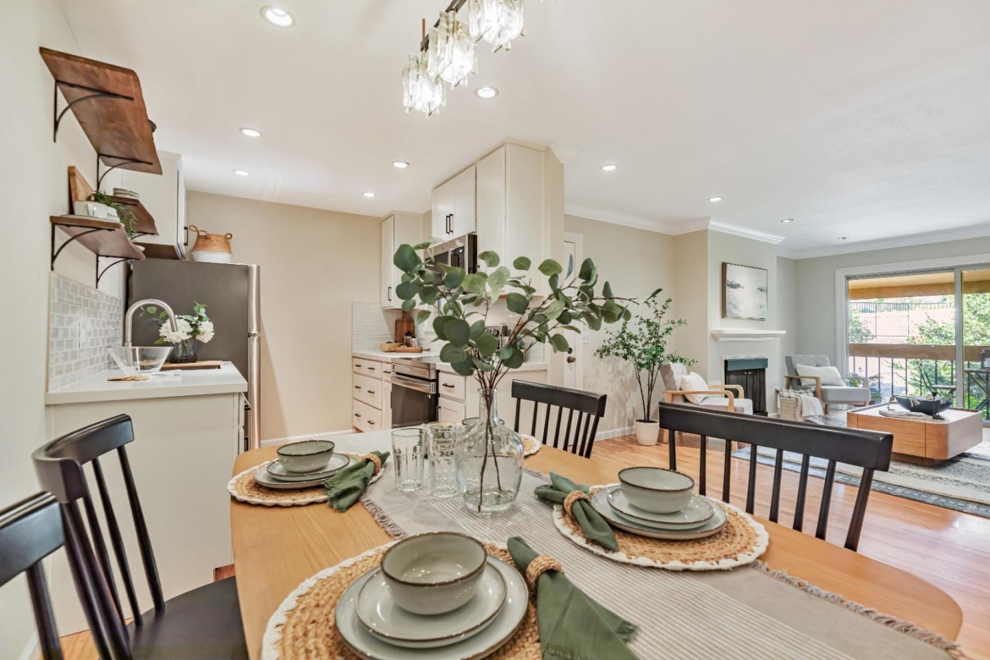 Detail Gallery Image 7 of 32 For 1210 Golden Oaks Ln, Monterey,  CA 93940 - 2 Beds | 2 Baths