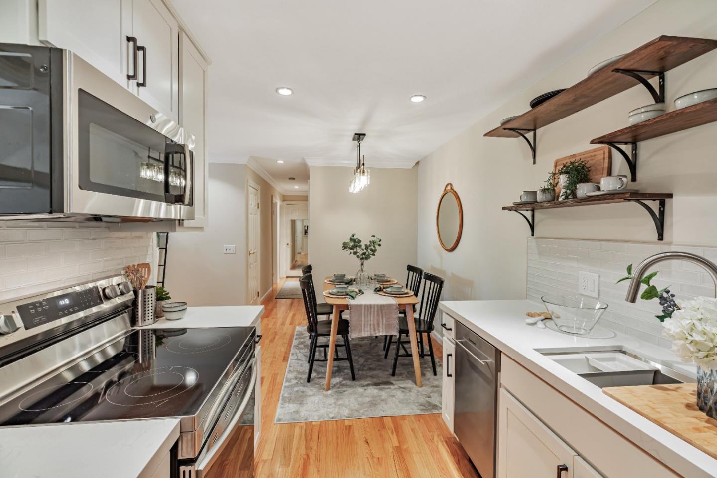 Detail Gallery Image 9 of 32 For 1210 Golden Oaks Ln, Monterey,  CA 93940 - 2 Beds | 2 Baths