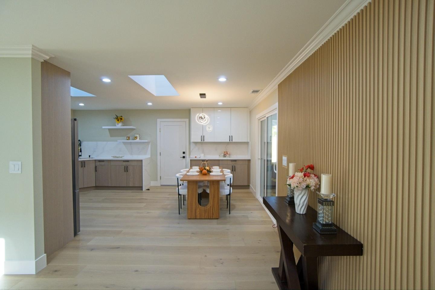 Detail Gallery Image 11 of 34 For 922 Iris Ave, Sunnyvale,  CA 94086 - 4 Beds | 3 Baths