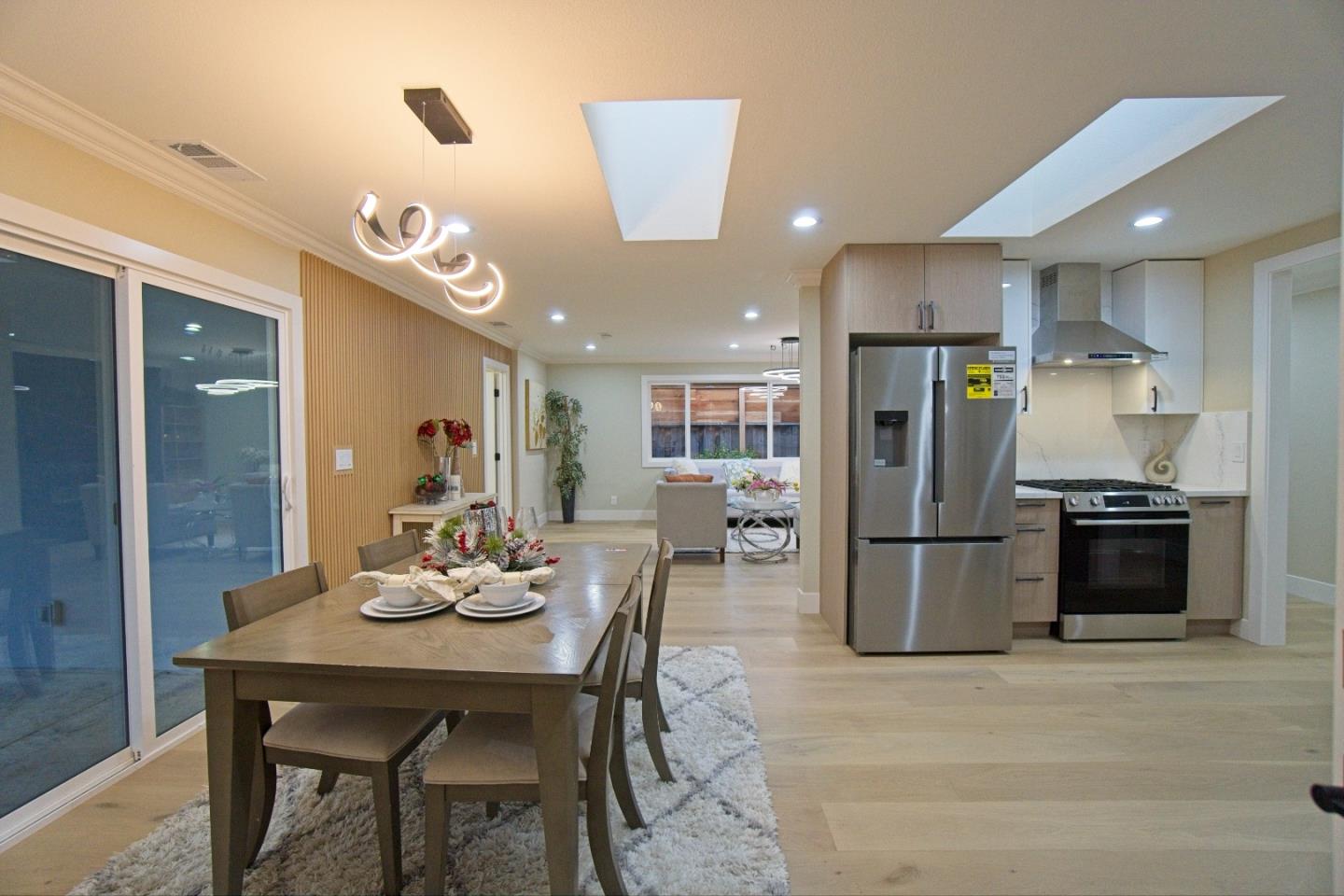 Detail Gallery Image 14 of 34 For 922 Iris Ave, Sunnyvale,  CA 94086 - 4 Beds | 3 Baths