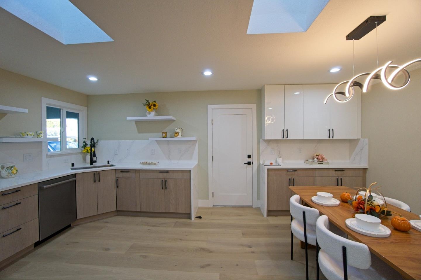 Detail Gallery Image 15 of 34 For 922 Iris Ave, Sunnyvale,  CA 94086 - 4 Beds | 3 Baths