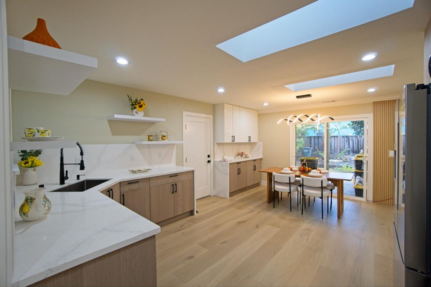 Detail Gallery Image 5 of 34 For 922 Iris Ave, Sunnyvale,  CA 94086 - 4 Beds | 3 Baths