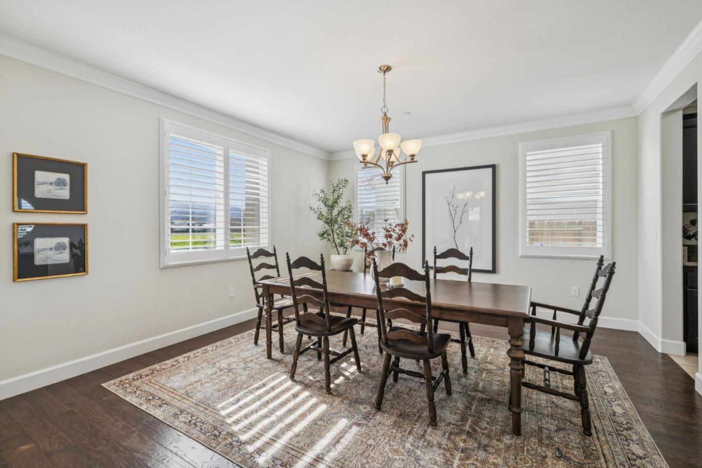 Detail Gallery Image 10 of 81 For 803 Sunrise Dr, Gilroy,  CA 95020 - 4 Beds | 3/1 Baths