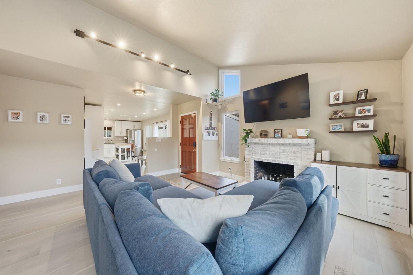 Detail Gallery Image 5 of 17 For 5368 Beech Grove Ct, San Jose,  CA 95123 - 3 Beds | 2 Baths