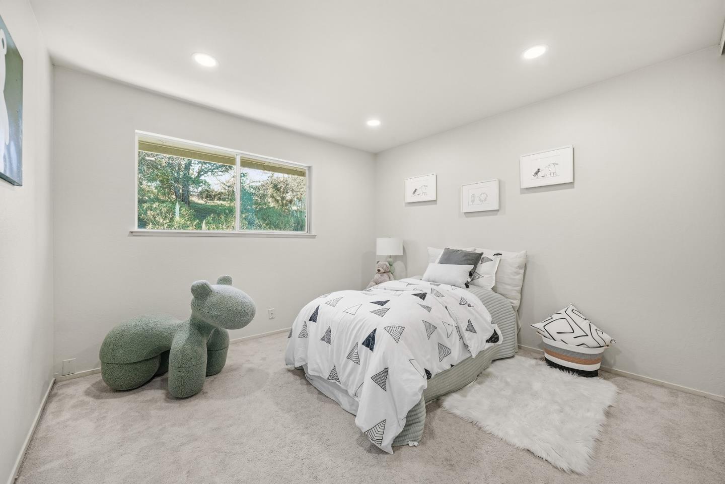 Detail Gallery Image 19 of 34 For 42 Lyonridge Ln, San Mateo,  CA 94402 - 3 Beds | 2/1 Baths