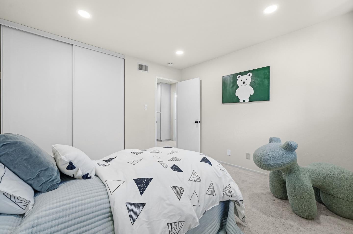 Detail Gallery Image 20 of 34 For 42 Lyonridge Ln, San Mateo,  CA 94402 - 3 Beds | 2/1 Baths