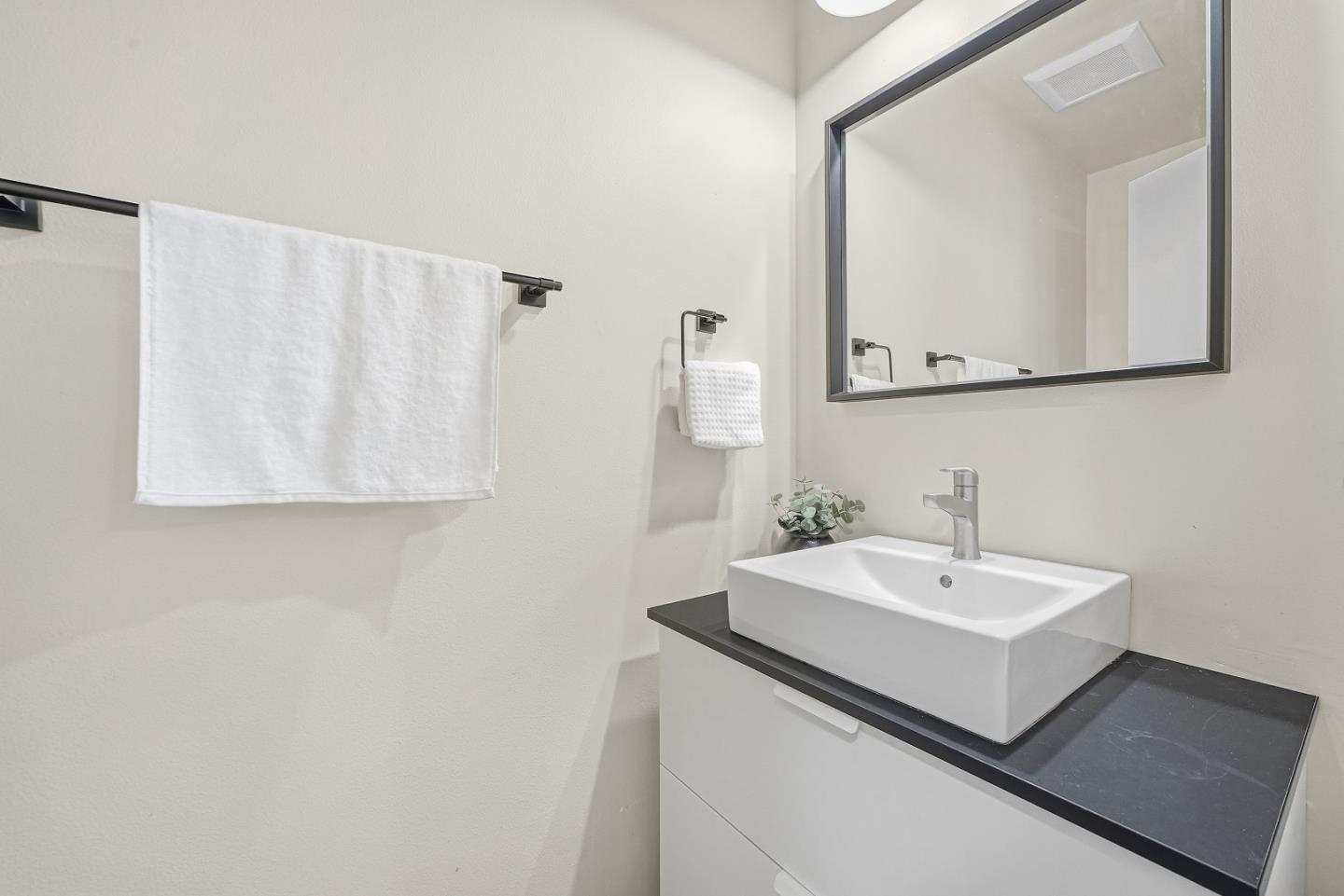 Detail Gallery Image 24 of 34 For 42 Lyonridge Ln, San Mateo,  CA 94402 - 3 Beds | 2/1 Baths