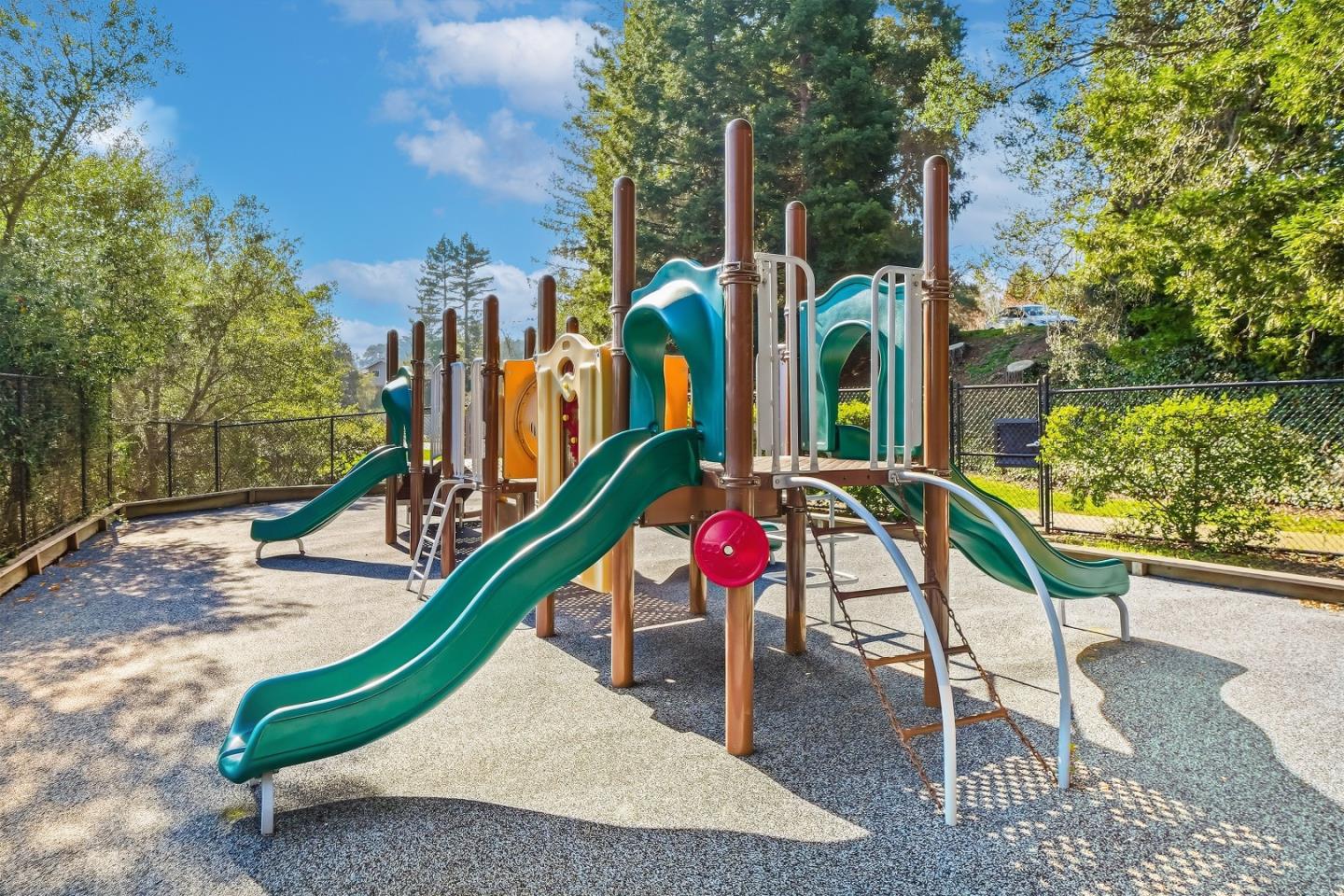 Detail Gallery Image 27 of 34 For 42 Lyonridge Ln, San Mateo,  CA 94402 - 3 Beds | 2/1 Baths