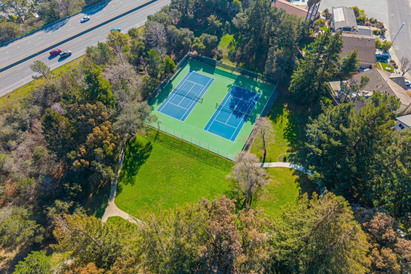 Detail Gallery Image 28 of 34 For 42 Lyonridge Ln, San Mateo,  CA 94402 - 3 Beds | 2/1 Baths