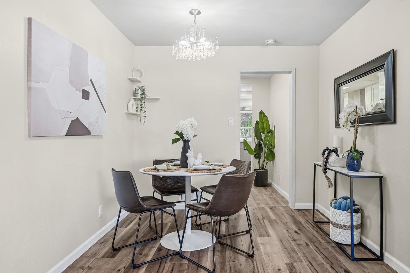 Detail Gallery Image 7 of 34 For 42 Lyonridge Ln, San Mateo,  CA 94402 - 3 Beds | 2/1 Baths