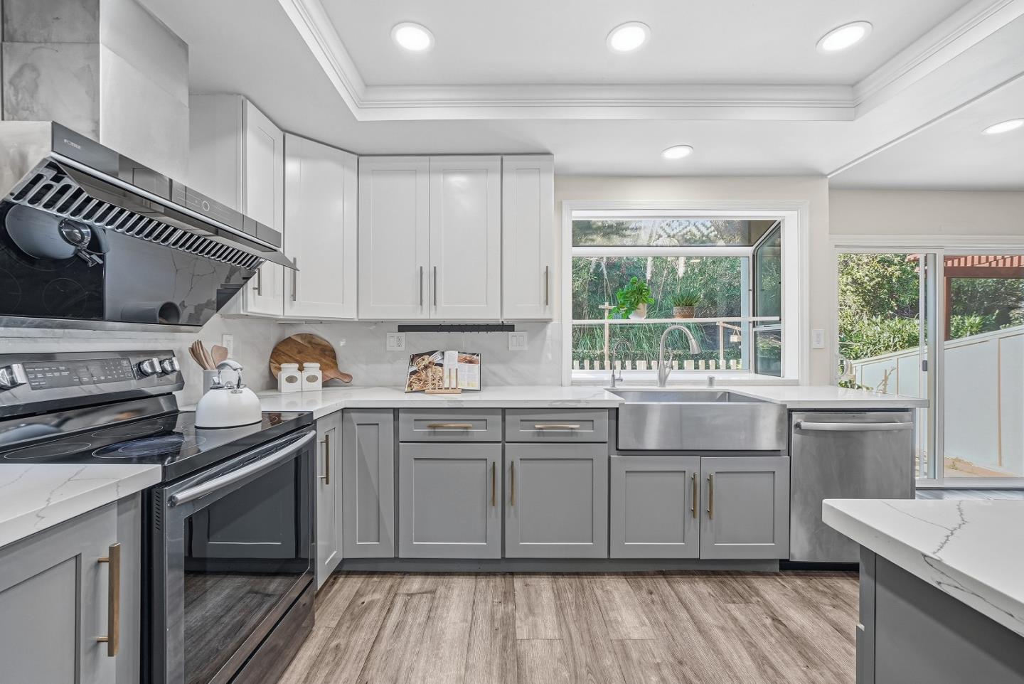 Detail Gallery Image 9 of 34 For 42 Lyonridge Ln, San Mateo,  CA 94402 - 3 Beds | 2/1 Baths