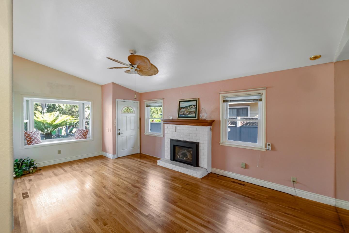 Detail Gallery Image 9 of 49 For 1107 David Ave, Pacific Grove,  CA 93950 - 3 Beds | 2 Baths