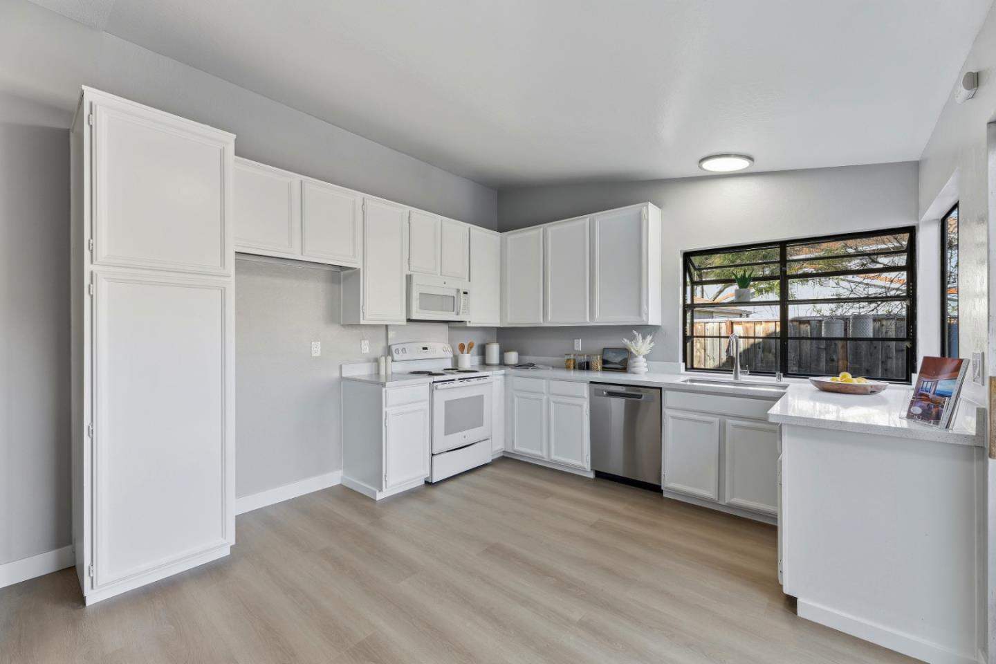 Detail Gallery Image 8 of 32 For 2822 Rainwood Ct, San Jose,  CA 95148 - 4 Beds | 2 Baths