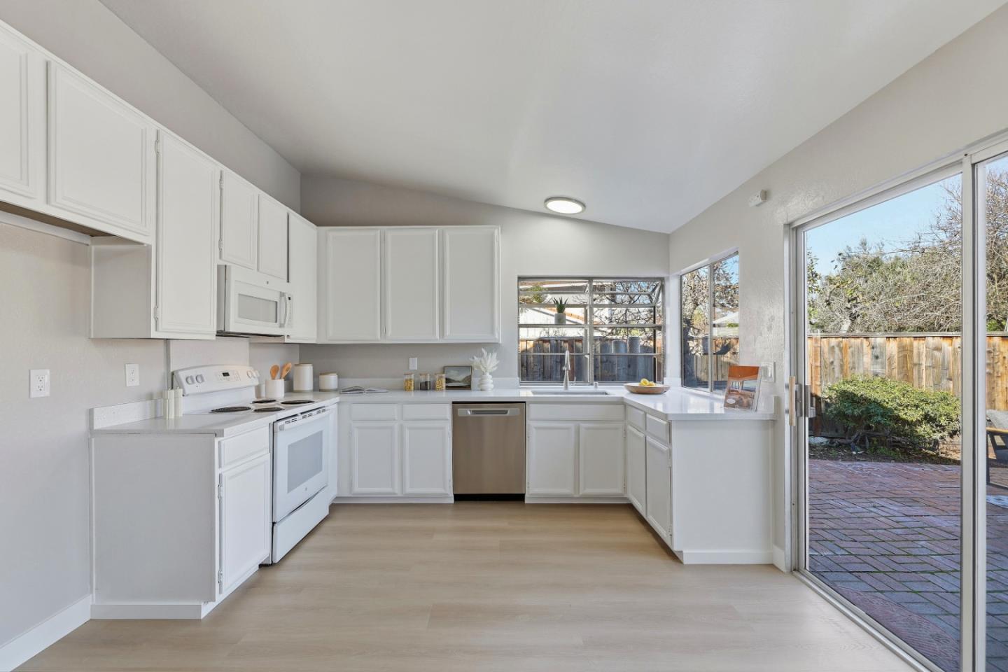 Detail Gallery Image 9 of 32 For 2822 Rainwood Ct, San Jose,  CA 95148 - 4 Beds | 2 Baths