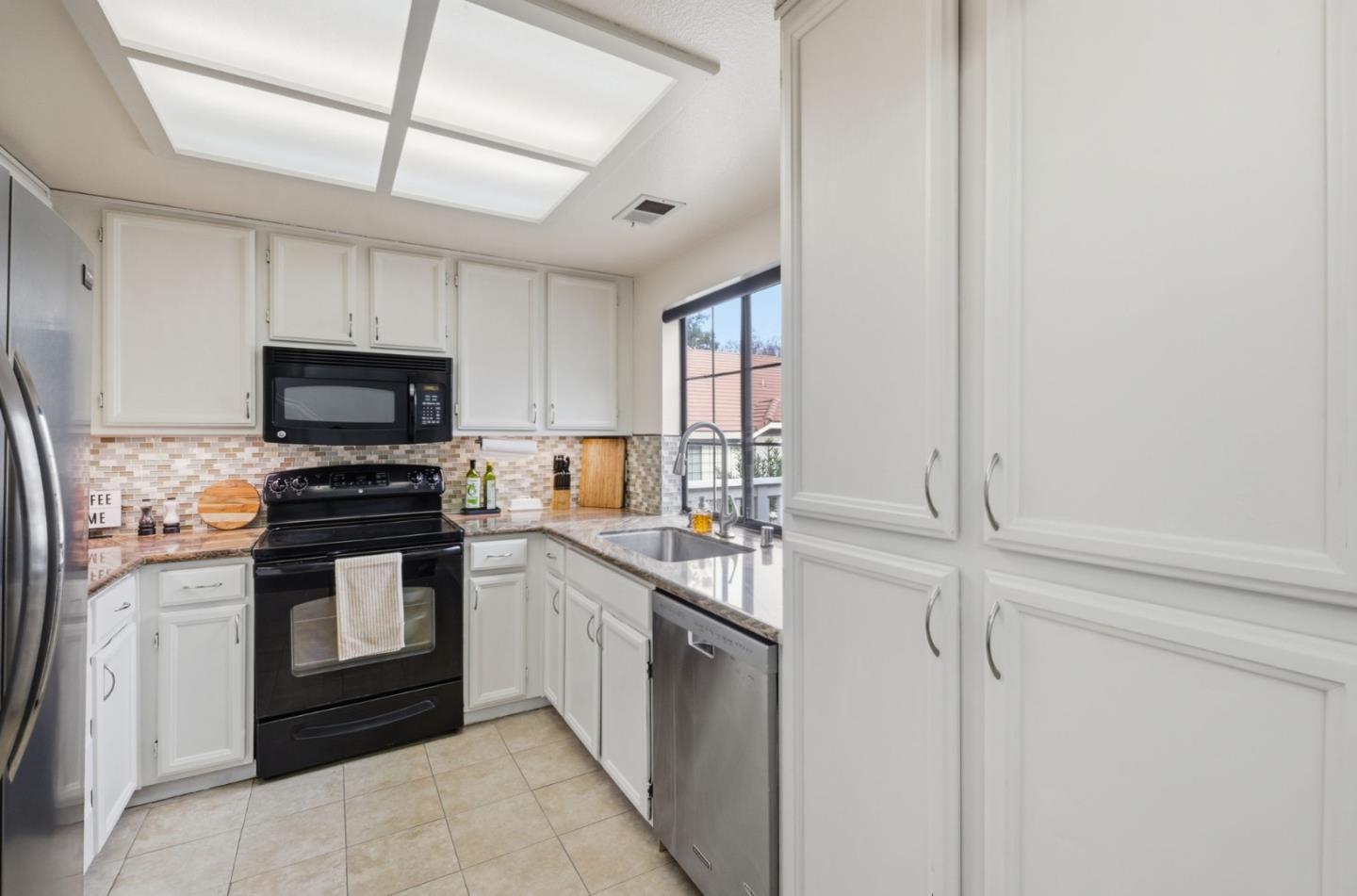 Detail Gallery Image 7 of 26 For 2732 Buena View Ct, San Jose,  CA 95121 - 2 Beds | 2 Baths