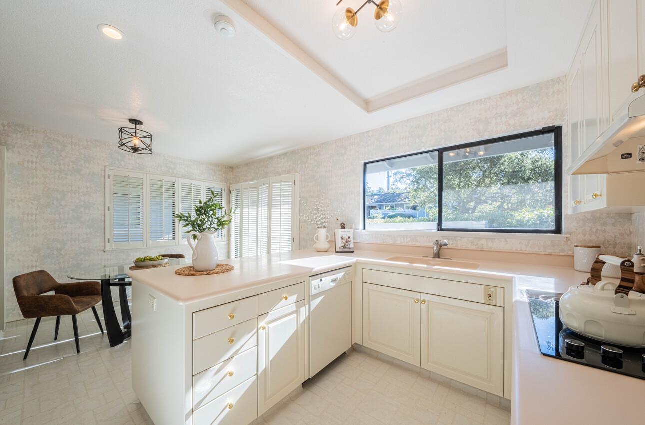 Detail Gallery Image 16 of 40 For 33 Country Club Gate, Pacific Grove,  CA 93950 - 2 Beds | 2 Baths