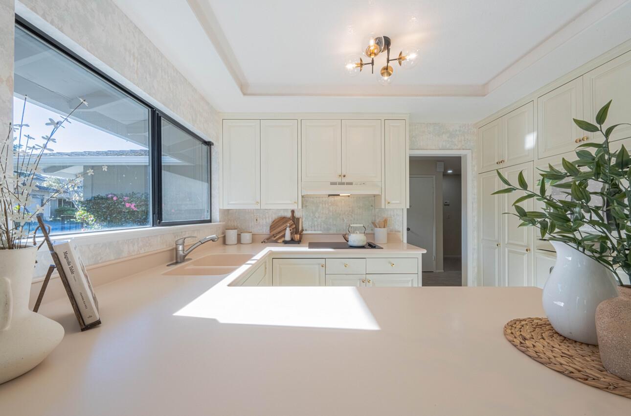 Detail Gallery Image 17 of 40 For 33 Country Club Gate, Pacific Grove,  CA 93950 - 2 Beds | 2 Baths