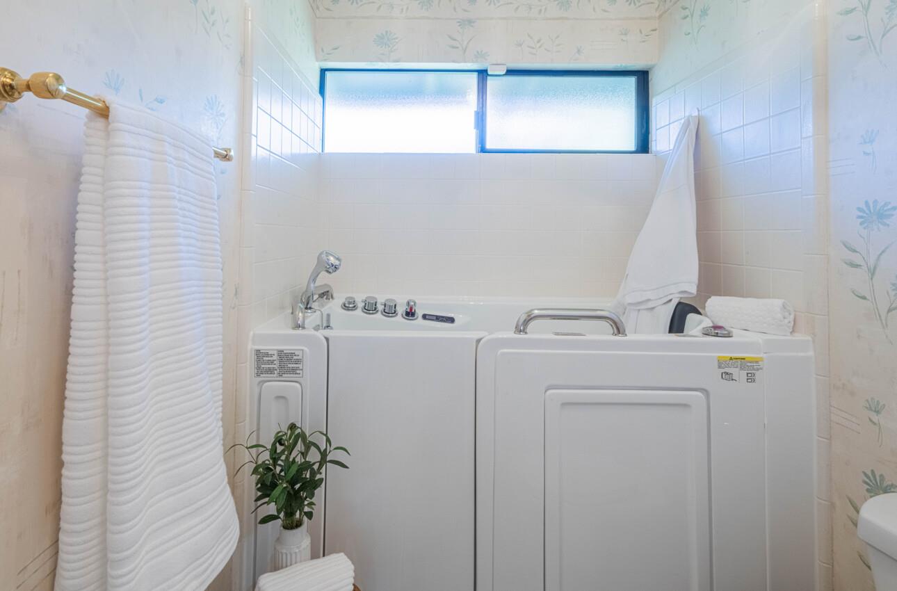 Detail Gallery Image 37 of 40 For 33 Country Club Gate, Pacific Grove,  CA 93950 - 2 Beds | 2 Baths