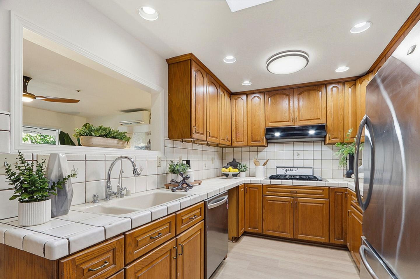 Detail Gallery Image 16 of 53 For 152 Florence St, Sunnyvale,  CA 94086 - 3 Beds | 2 Baths