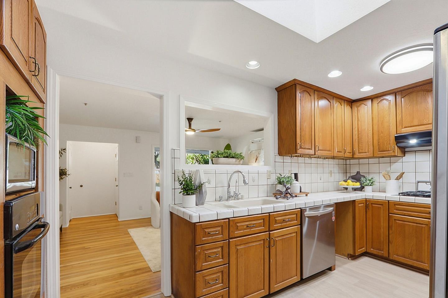 Detail Gallery Image 17 of 53 For 152 Florence St, Sunnyvale,  CA 94086 - 3 Beds | 2 Baths