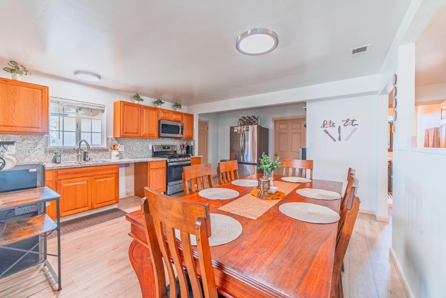 Detail Gallery Image 10 of 33 For 336 Rainier Dr, Salinas,  CA 93906 - 4 Beds | 2 Baths