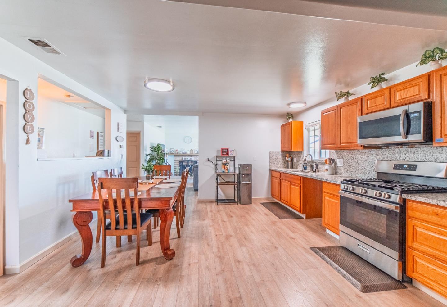 Detail Gallery Image 11 of 33 For 336 Rainier Dr, Salinas,  CA 93906 - 4 Beds | 2 Baths