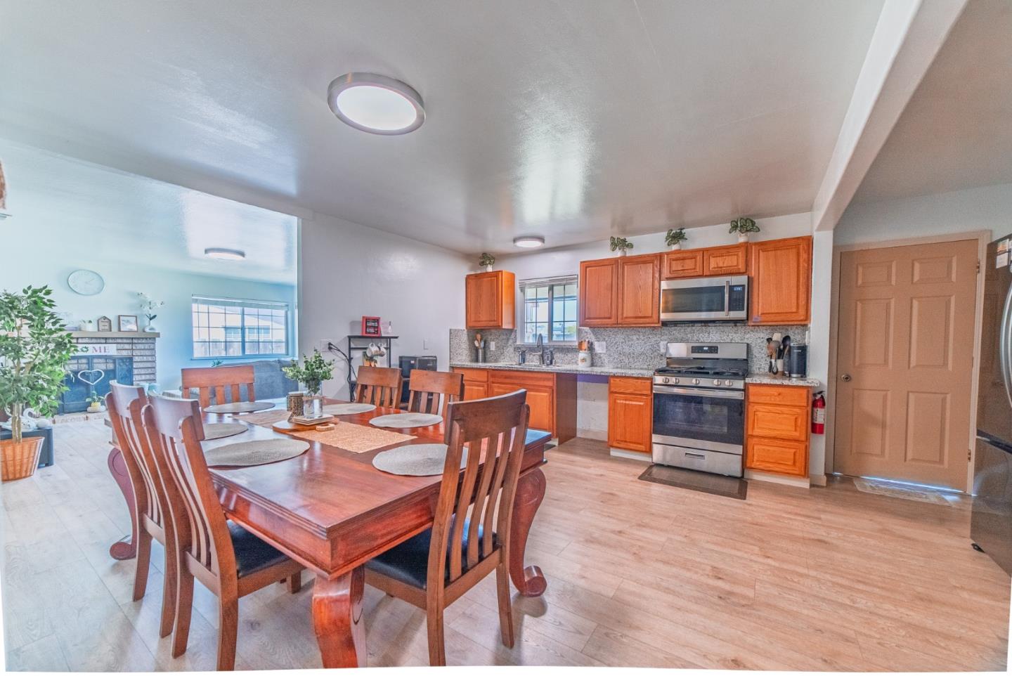 Detail Gallery Image 14 of 33 For 336 Rainier Dr, Salinas,  CA 93906 - 4 Beds | 2 Baths