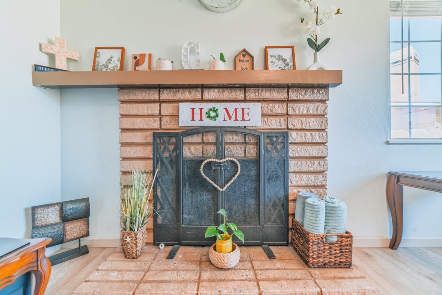 Detail Gallery Image 8 of 33 For 336 Rainier Dr, Salinas,  CA 93906 - 4 Beds | 2 Baths