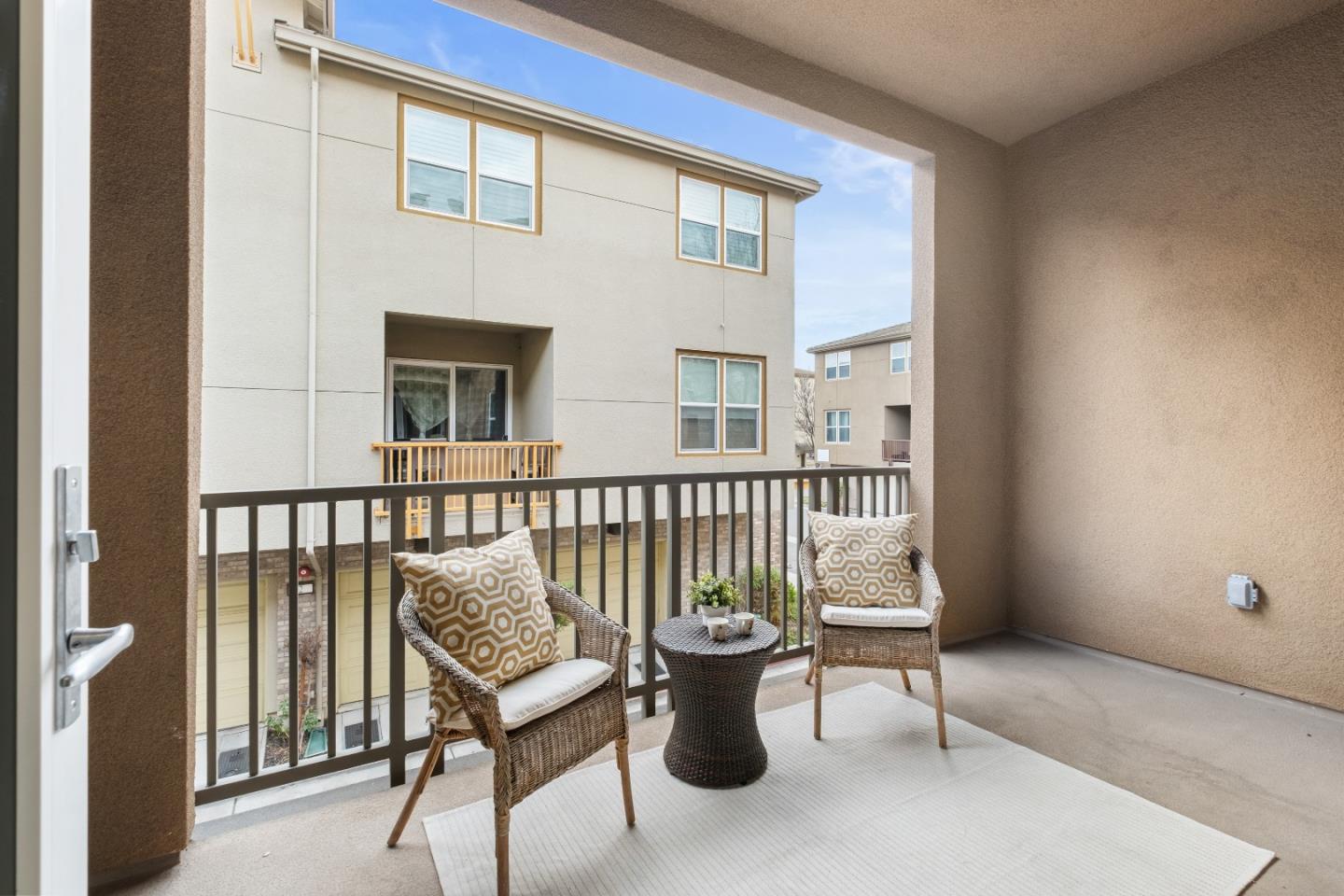 Detail Gallery Image 17 of 69 For 2423 Stearman Ln #2,  San Jose,  CA 95132 - 3 Beds | 3 Baths