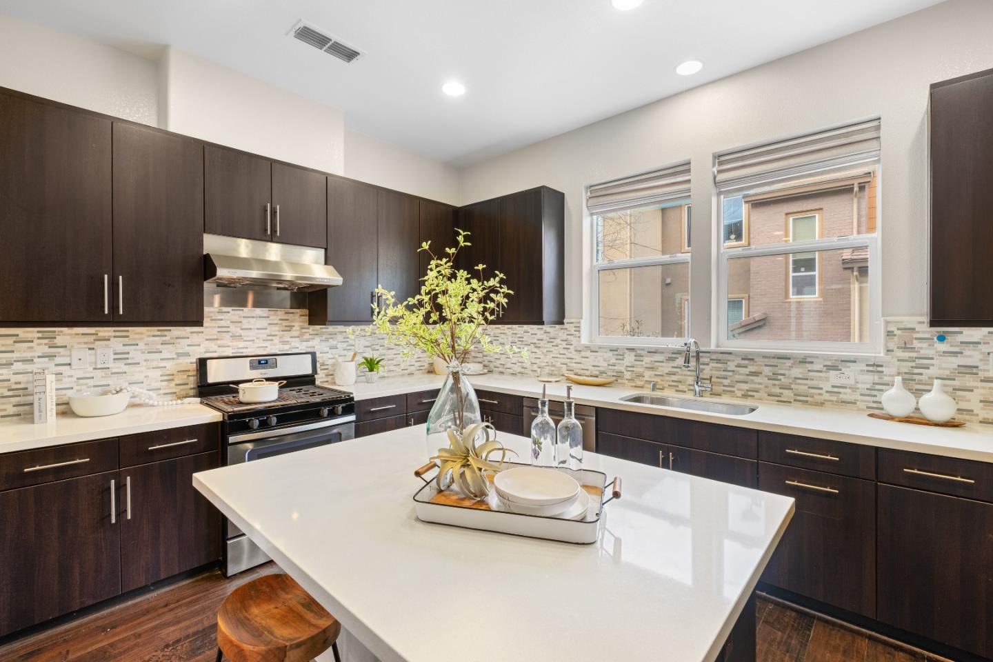 Detail Gallery Image 19 of 69 For 2423 Stearman Ln #2,  San Jose,  CA 95132 - 3 Beds | 3 Baths