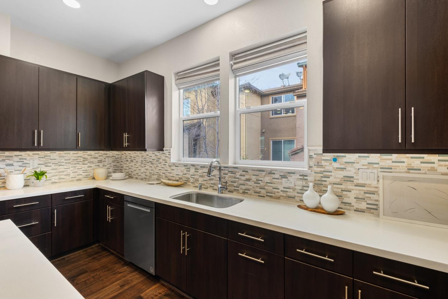 Detail Gallery Image 28 of 69 For 2423 Stearman Ln #2,  San Jose,  CA 95132 - 3 Beds | 3 Baths