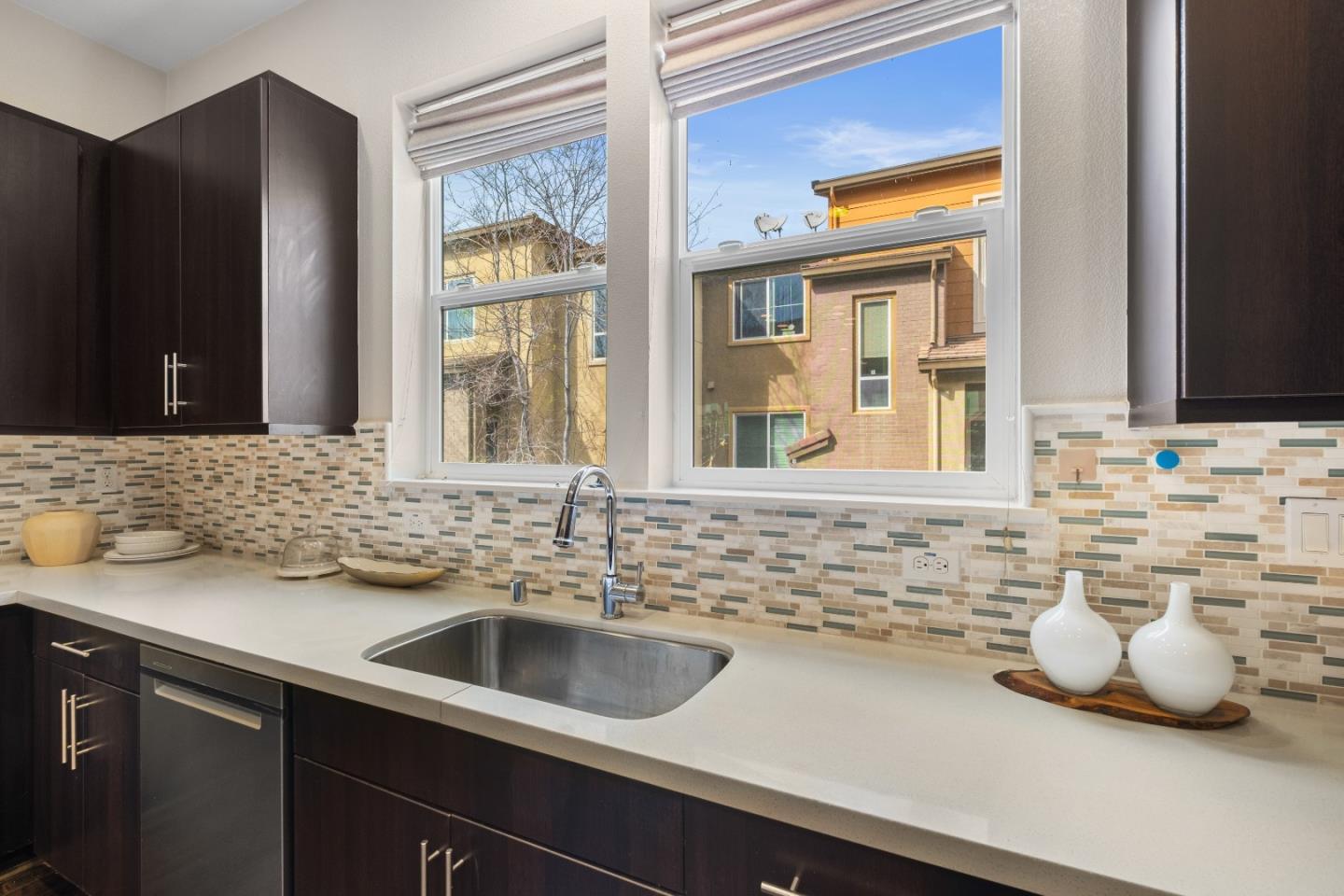 Detail Gallery Image 29 of 69 For 2423 Stearman Ln #2,  San Jose,  CA 95132 - 3 Beds | 3 Baths