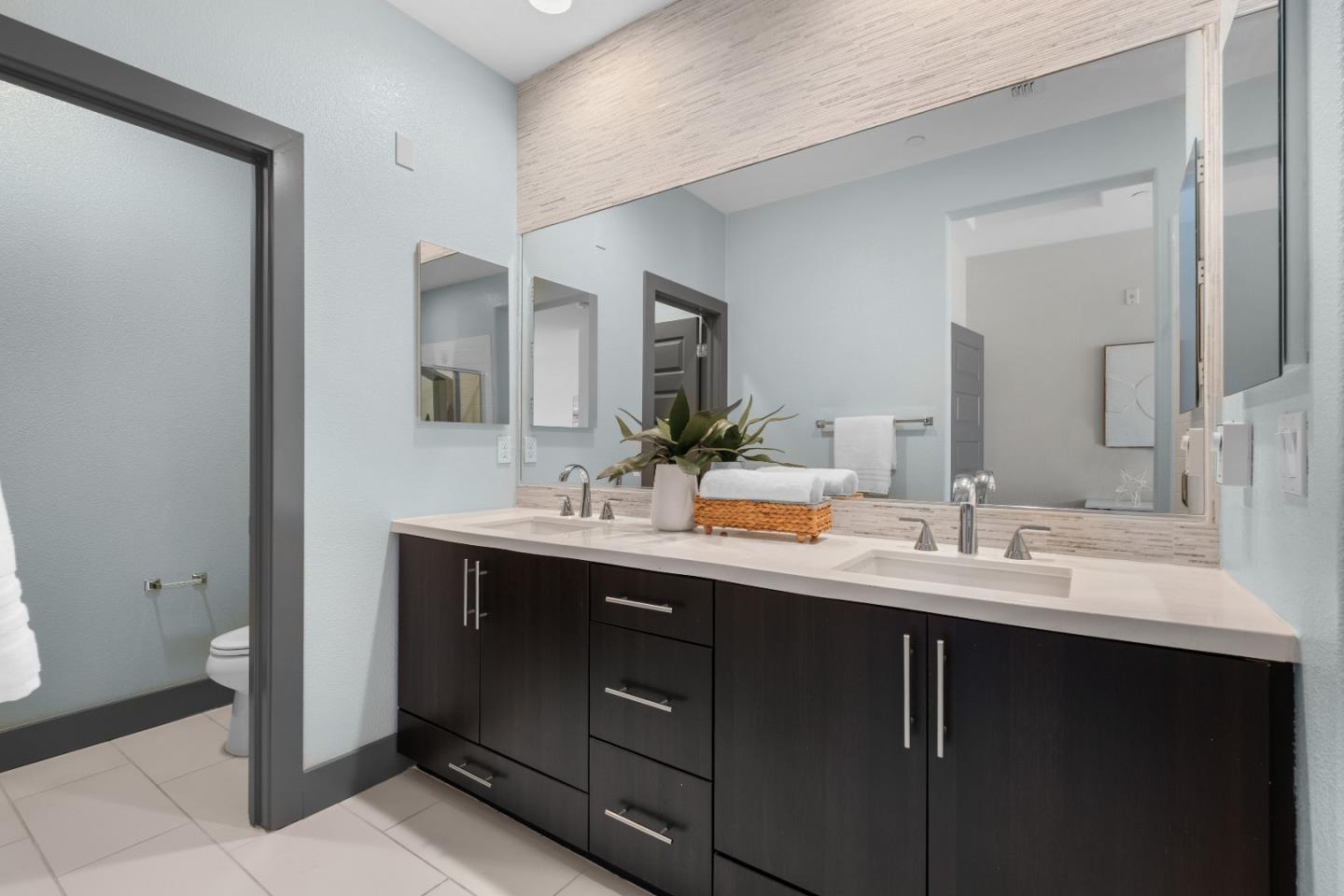 Detail Gallery Image 42 of 69 For 2423 Stearman Ln #2,  San Jose,  CA 95132 - 3 Beds | 3 Baths