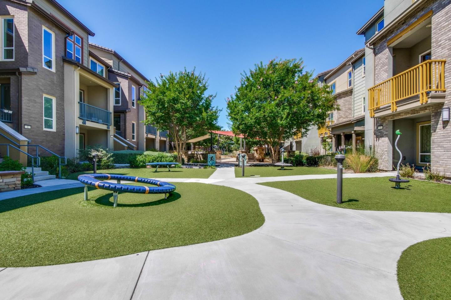 Detail Gallery Image 54 of 69 For 2423 Stearman Ln #2,  San Jose,  CA 95132 - 3 Beds | 3 Baths