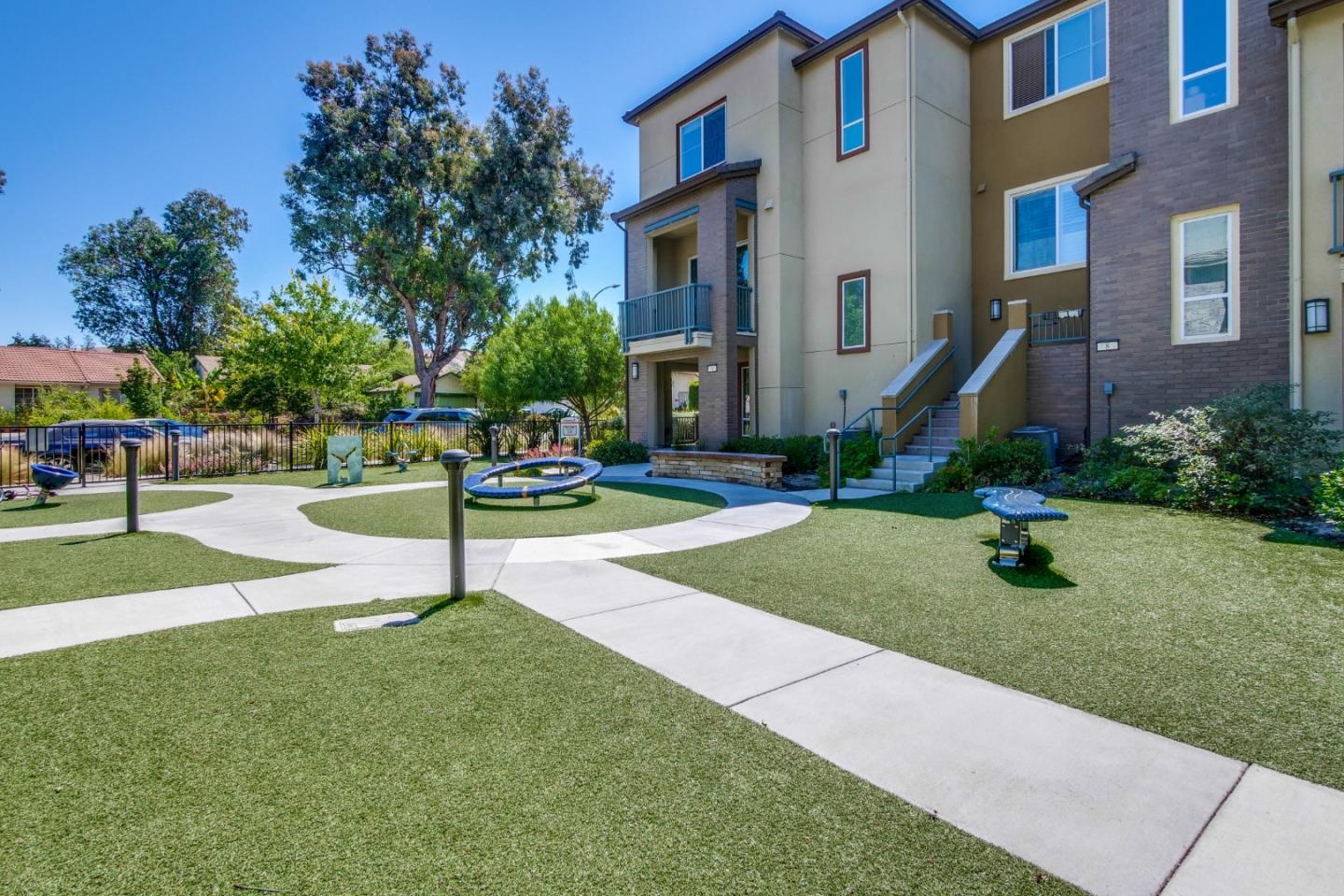 Detail Gallery Image 55 of 69 For 2423 Stearman Ln #2,  San Jose,  CA 95132 - 3 Beds | 3 Baths