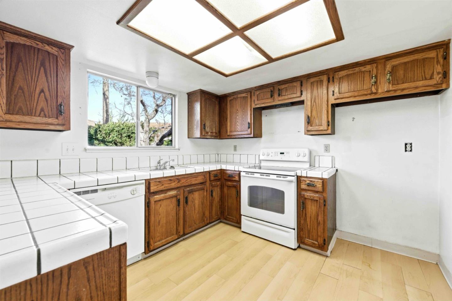 Detail Gallery Image 6 of 20 For 15255 Pratola Ct, Morgan Hill,  CA 95037 - 3 Beds | 2 Baths